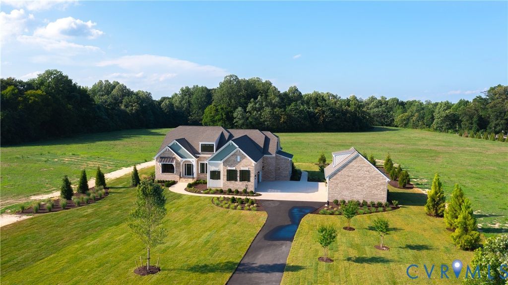 8276 Mount Eagle Rd, Hanover, VA 23005