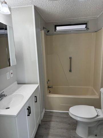 83 Flores Del Norte, Fort Pierce, FL 34951