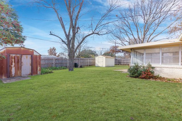 831 Warren Way, Richardson, TX 75080