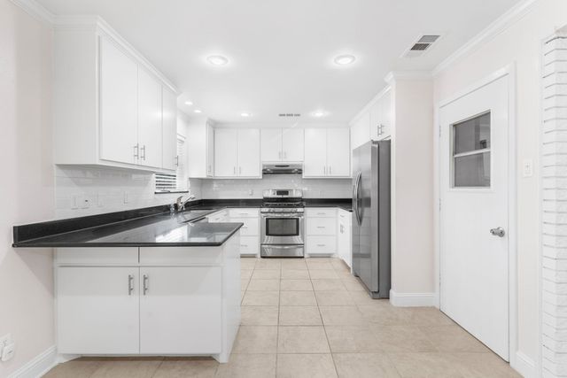 831 Warren Way, Richardson, TX 75080