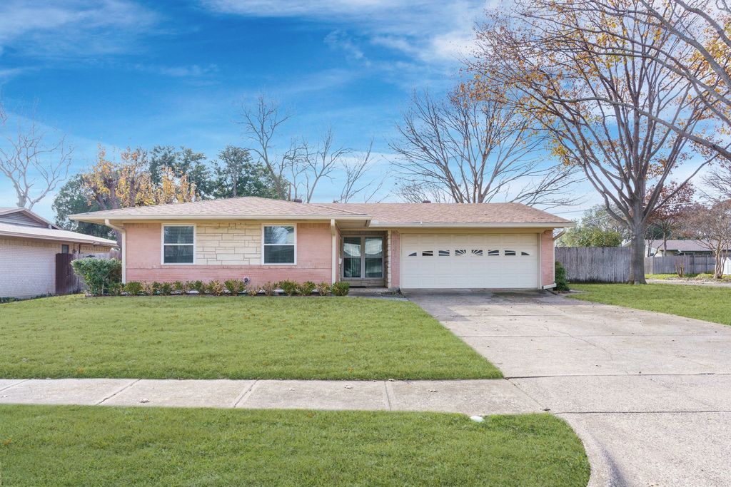 831 Warren Way, Richardson, TX 75080