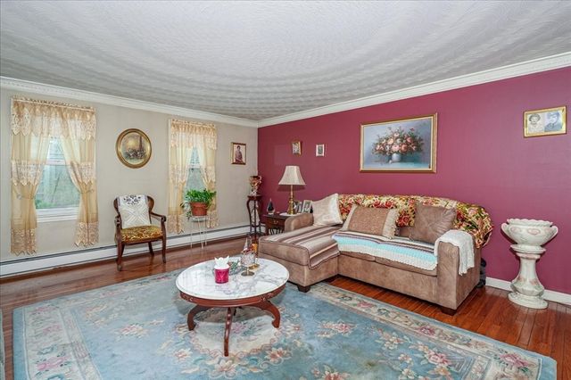 14 Whitewood Rd, Milford, MA 01757