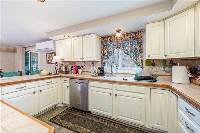 14 Whitewood Rd, Milford, MA 01757