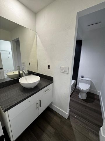 2471 NW 56th Ave 3-15, Lauderhill, FL 33313