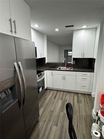 2471 NW 56th Ave 3-15, Lauderhill, FL 33313