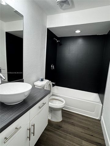 2471 NW 56th Ave 3-15, Lauderhill, FL 33313