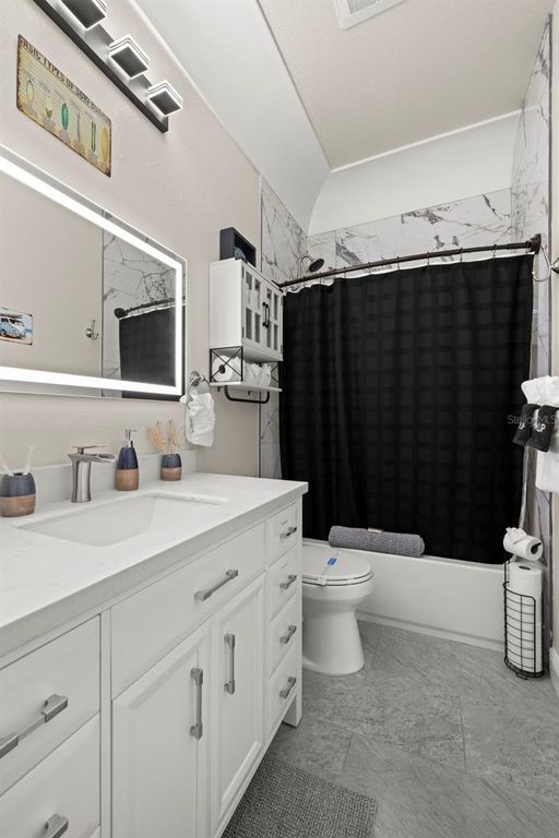 Image 12 of property listing at 2526 W UNION STREET, Tampa, FL 33607