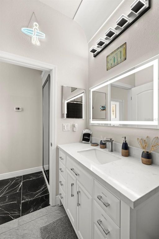 Image 13 of property listing at 2526 W UNION STREET, Tampa, FL 33607