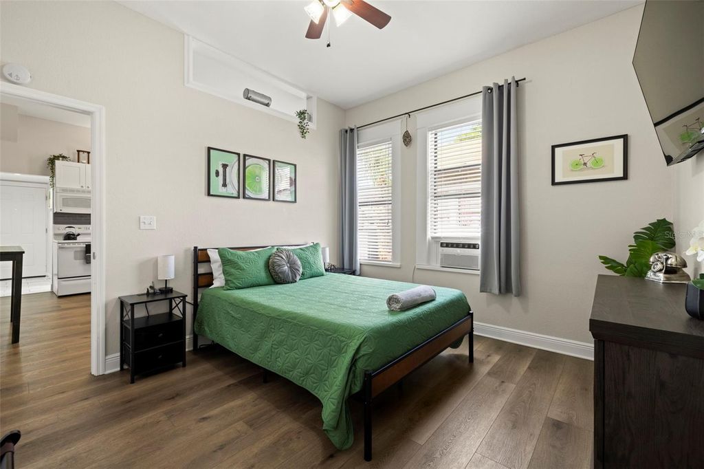Image 24 of property listing at 2526 W UNION STREET, Tampa, FL 33607