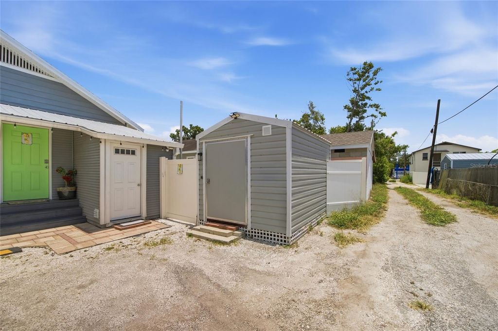 Image 30 of property listing at 2526 W UNION STREET, Tampa, FL 33607