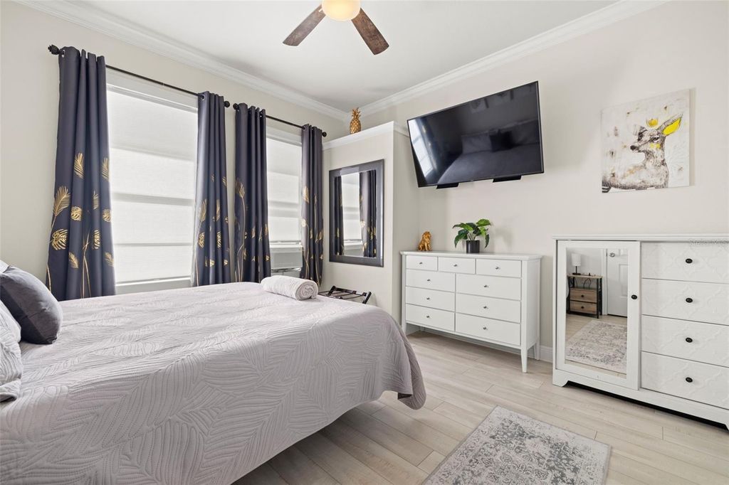 Image 9 of property listing at 2526 W UNION STREET, Tampa, FL 33607