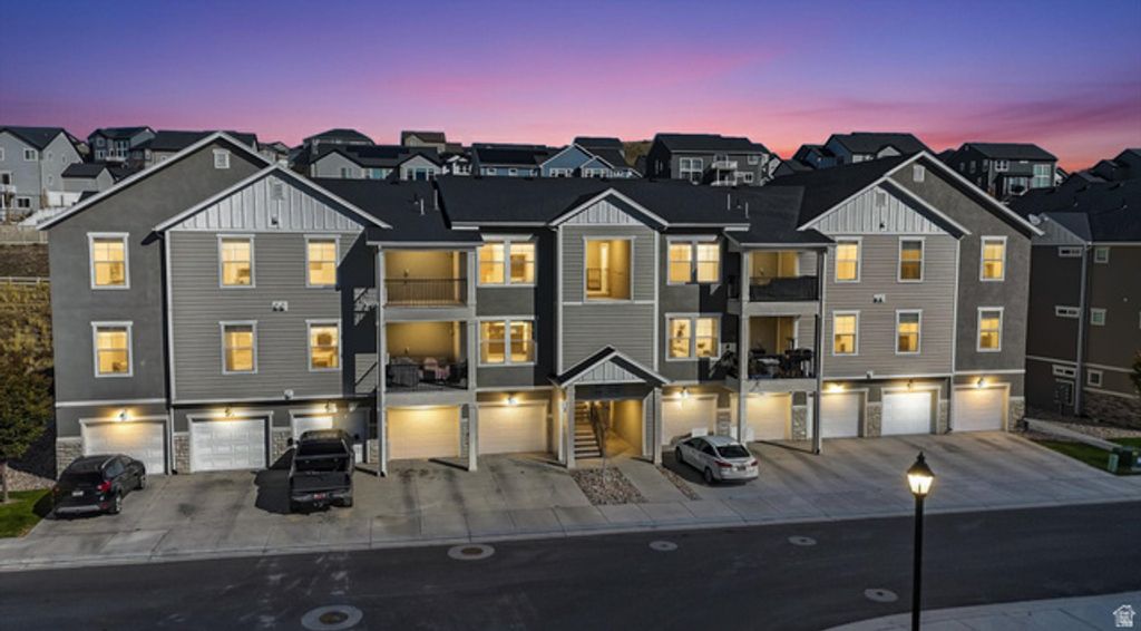 Image 2 of property listing at 1816 W EAGLEWOOD DR #301, Saratoga Springs, UT 84045