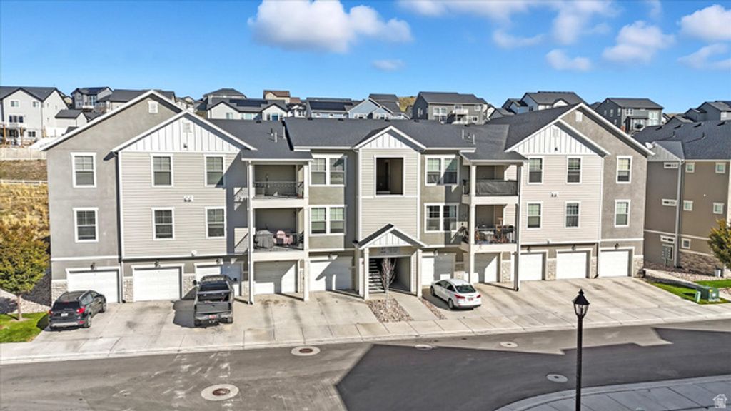 Image 3 of property listing at 1816 W EAGLEWOOD DR #301, Saratoga Springs, UT 84045