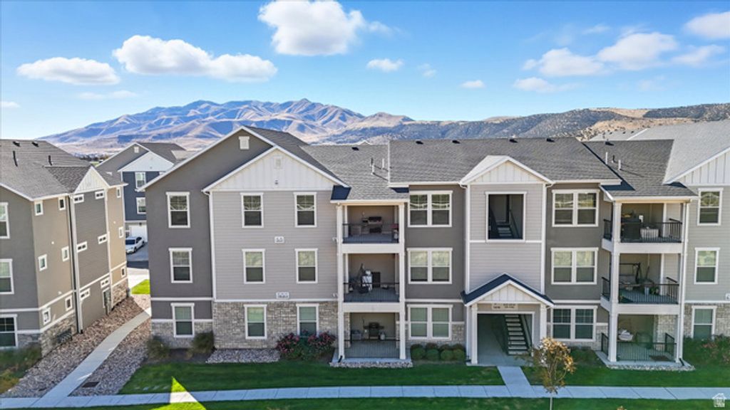 Image 24 of property listing at 1816 W EAGLEWOOD DR #301, Saratoga Springs, UT 84045