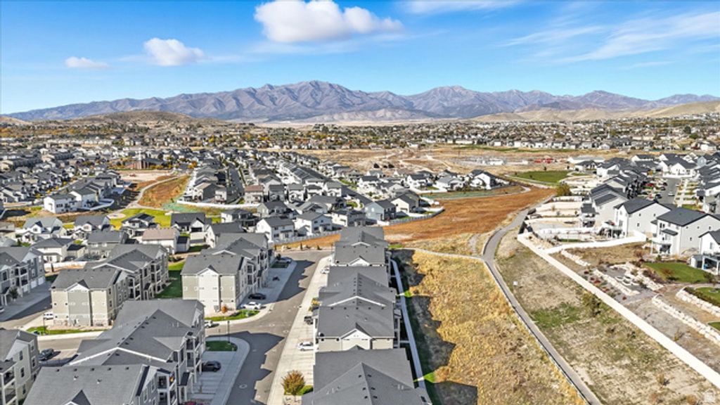 Image 27 of property listing at 1816 W EAGLEWOOD DR #301, Saratoga Springs, UT 84045