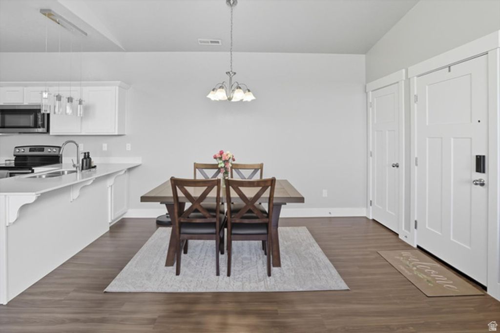 Image 6 of property listing at 1816 W EAGLEWOOD DR #301, Saratoga Springs, UT 84045