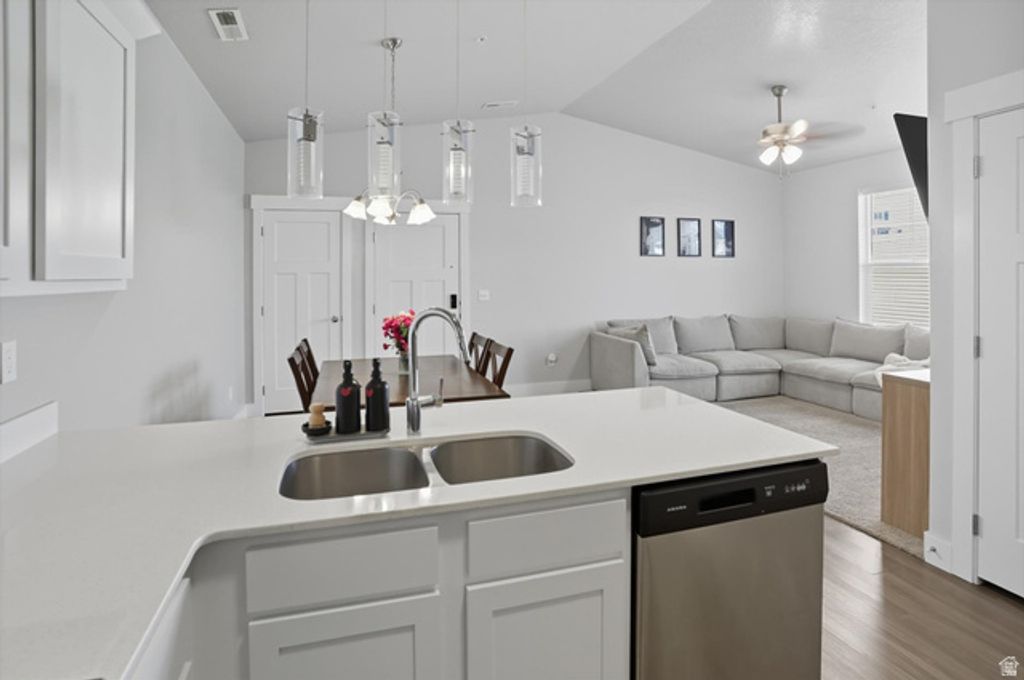 Image 9 of property listing at 1816 W EAGLEWOOD DR #301, Saratoga Springs, UT 84045