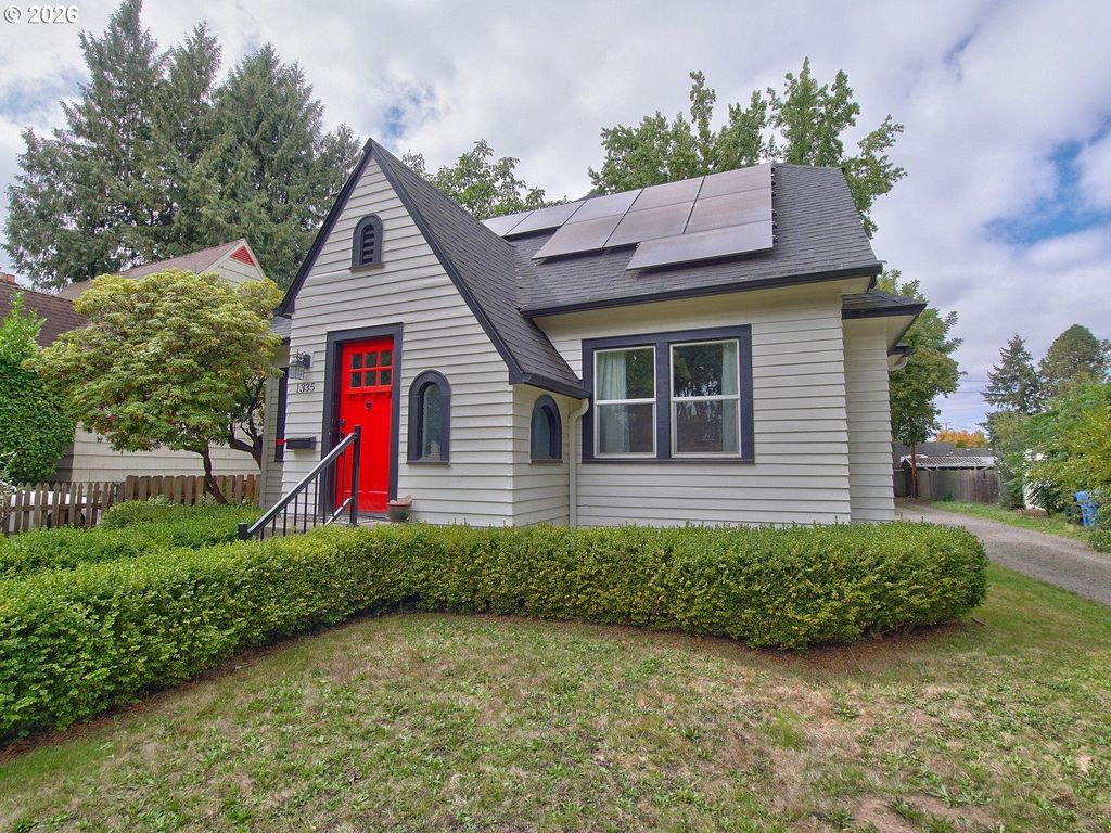 Image 1 of property listing at 1335 Ne 19TH St, Salem, OR 97301