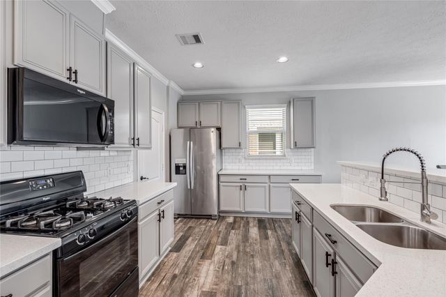 1616 Bel Riposo Lane, League City, TX 77573