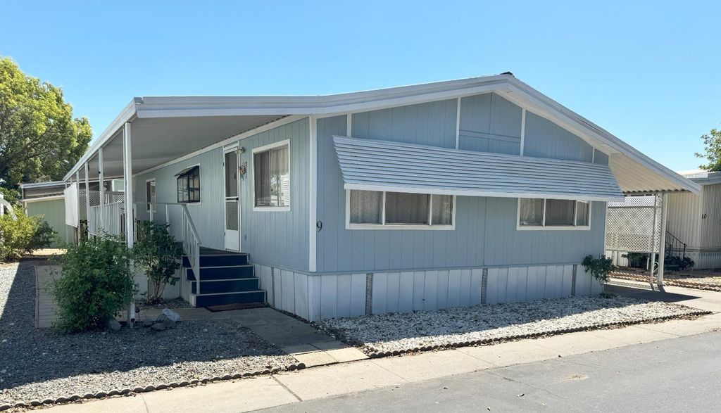 581 N Crawford Avenue # 9, Dinuba, CA 93618