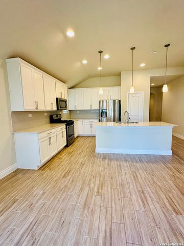 7711 Cottonwood, Boerne, TX 78015