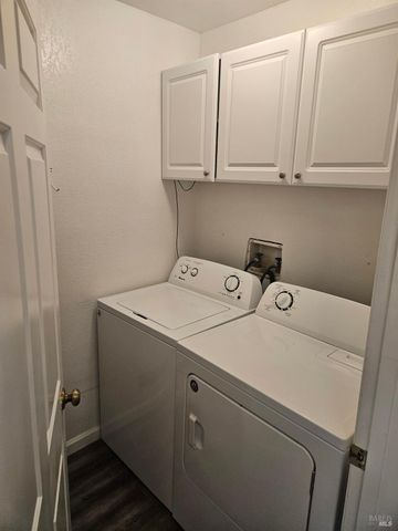 206 Indian Creek Dr, Santa Rosa, CA 95409