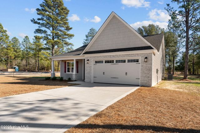 820 Winds Way, Aberdeen, NC 28315