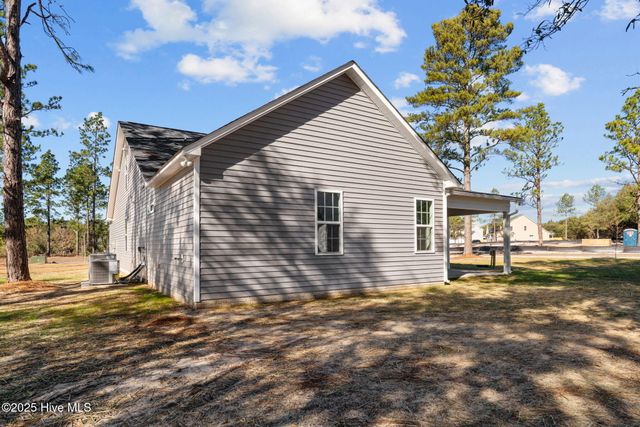 820 Winds Way, Aberdeen, NC 28315