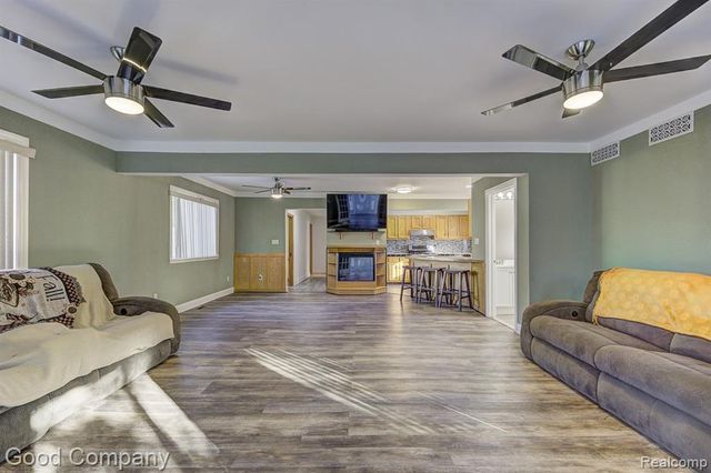 525 E Lewiston Avenue, Ferndale, MI 48220