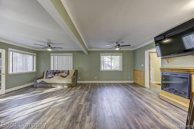 525 E Lewiston Avenue, Ferndale, MI 48220