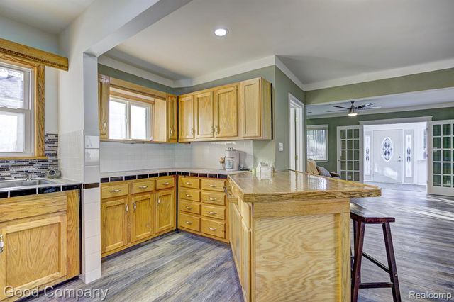 525 E Lewiston Avenue, Ferndale, MI 48220