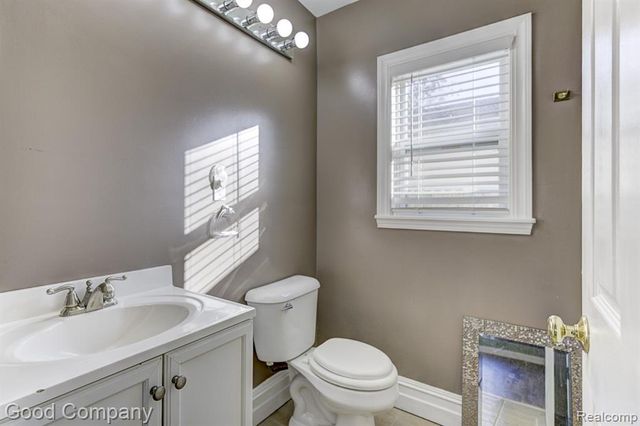 525 E Lewiston Avenue, Ferndale, MI 48220