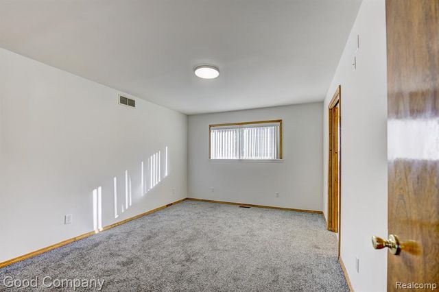 525 E Lewiston Avenue, Ferndale, MI 48220