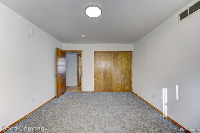 525 E Lewiston Avenue, Ferndale, MI 48220