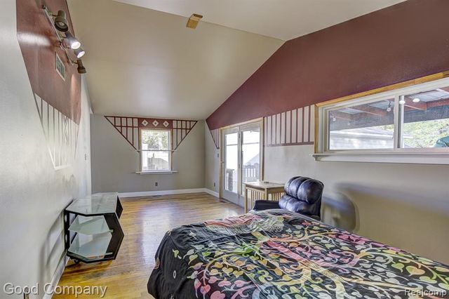 525 E Lewiston Avenue, Ferndale, MI 48220