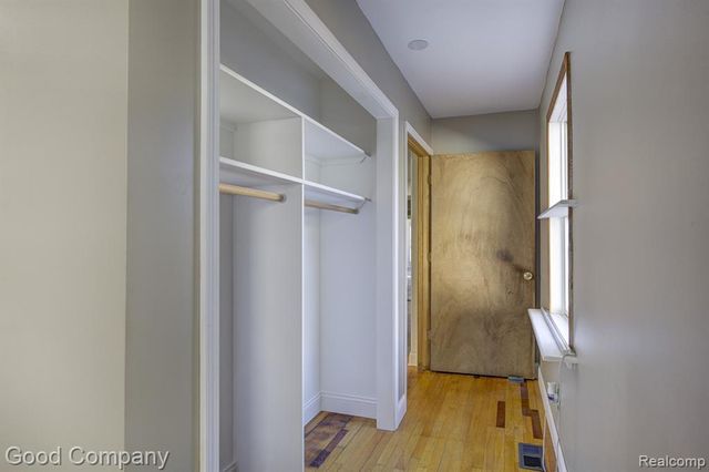 525 E Lewiston Avenue, Ferndale, MI 48220