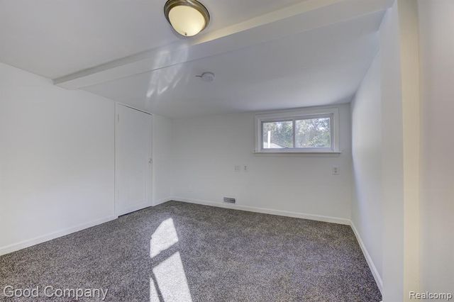 525 E Lewiston Avenue, Ferndale, MI 48220