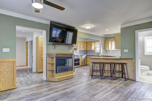 525 E Lewiston Avenue, Ferndale, MI 48220