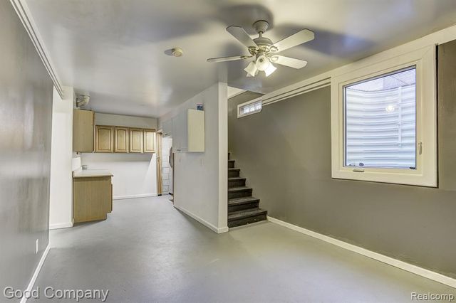 525 E Lewiston Avenue, Ferndale, MI 48220