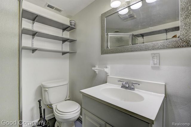 525 E Lewiston Avenue, Ferndale, MI 48220