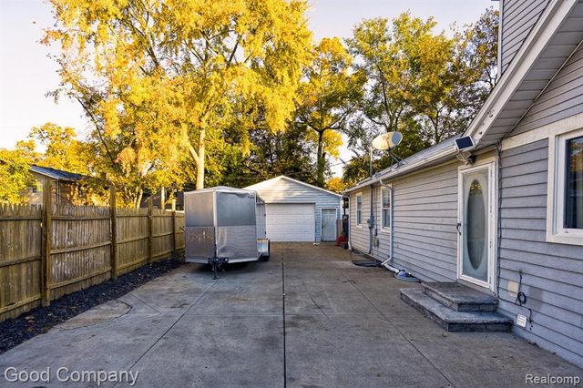 525 E Lewiston Avenue, Ferndale, MI 48220