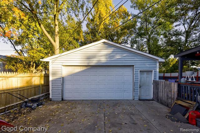 525 E Lewiston Avenue, Ferndale, MI 48220