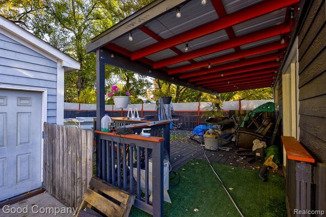 525 E Lewiston Avenue, Ferndale, MI 48220