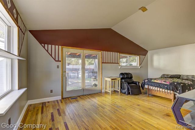 525 E Lewiston Avenue, Ferndale, MI 48220