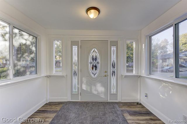 525 E Lewiston Avenue, Ferndale, MI 48220