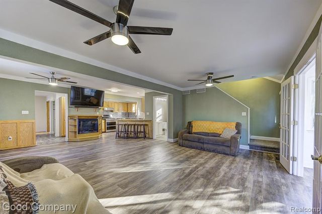 525 E Lewiston Avenue, Ferndale, MI 48220