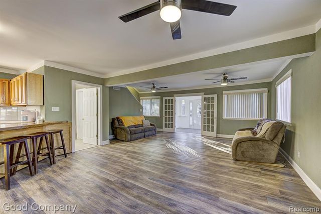 525 E Lewiston Avenue, Ferndale, MI 48220