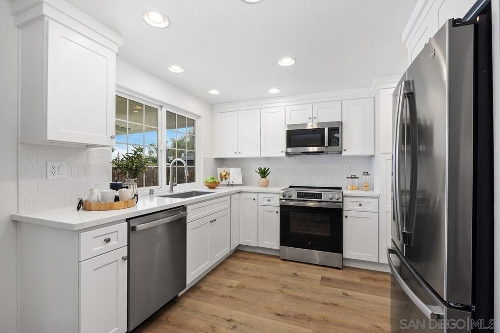 Image 9 of property listing at 729 Kimball St, Escondido, CA 92027