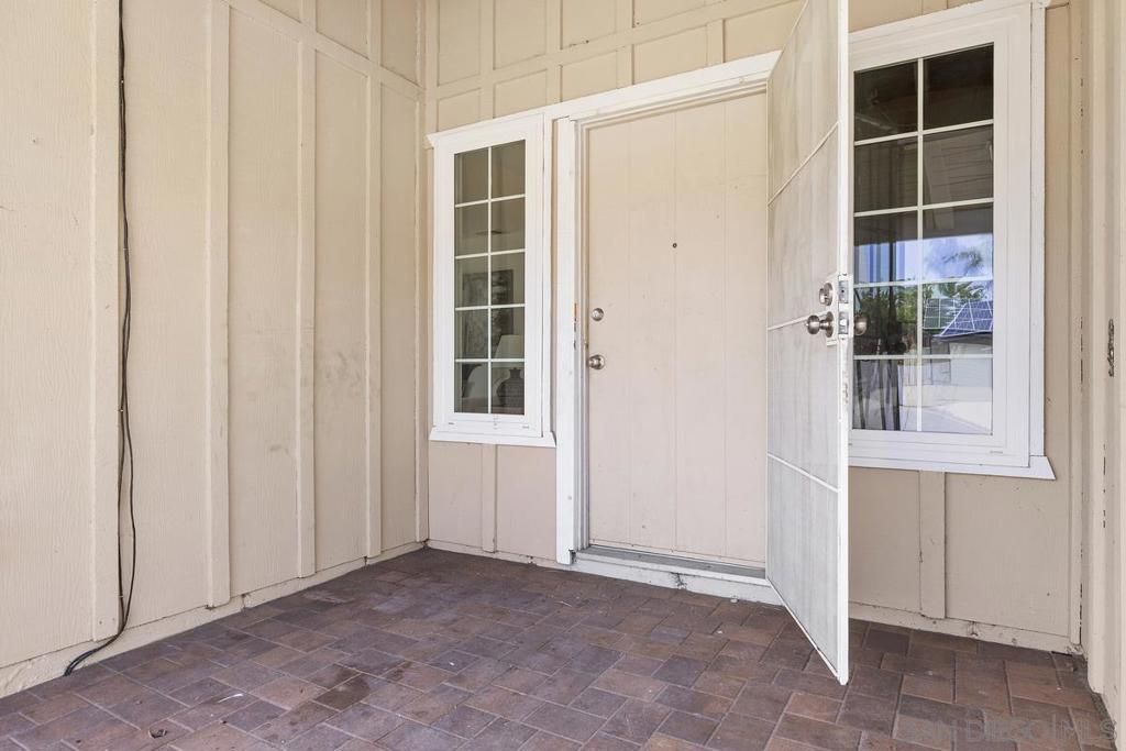 Image 2 of property listing at 729 Kimball St, Escondido, CA 92027