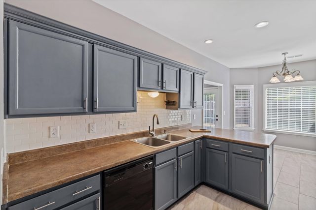 10153 BLOOMSBURY AVE, Cordova, TN 38016